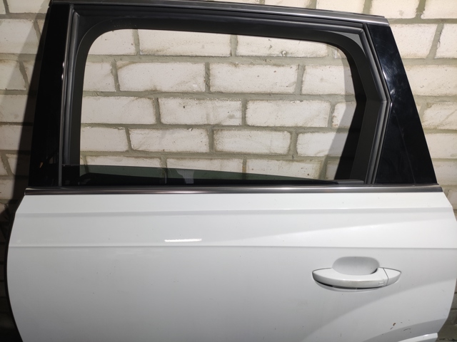 Молдинг заднього скла, лівий 4M08537633Q7 VAG