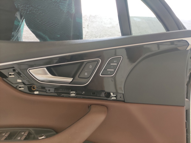 Ручка передньої двері внутрішня ліва 4M0868077B VAG