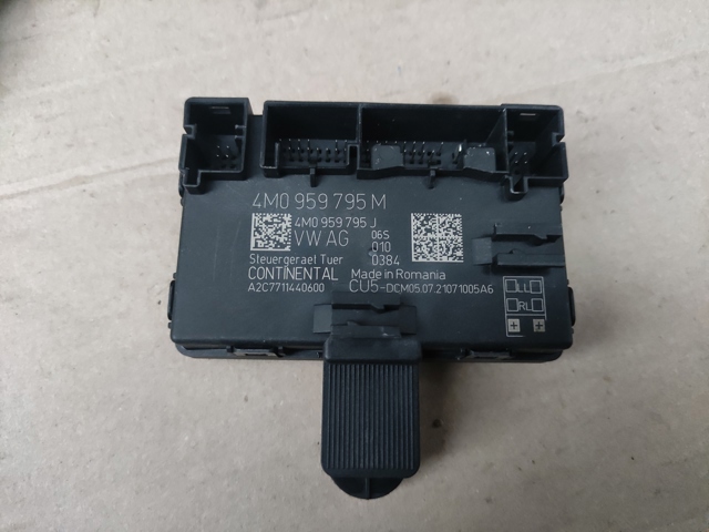 Блок комфорту задніх дверей 4M0959795M VAG