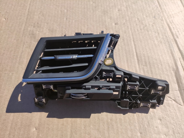 Решітка повітропровода ліва 4M1820901AP6PS VAG
