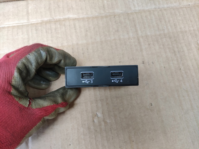 USB-розгалужувач 4N0035722 VAG