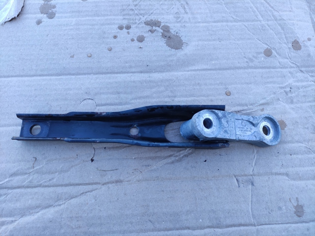 Задня подушка двигуна 5Q0199855C VAG