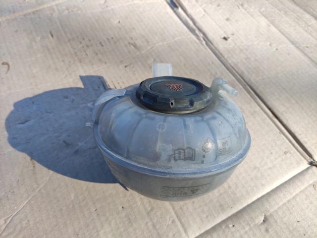 Бачок для води 5QM121407C VAG