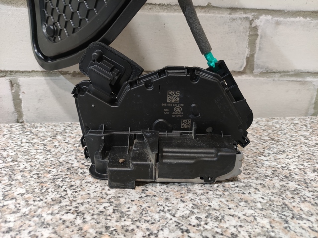 Замок передніх пасажирських дверей 5TB837016E VAG