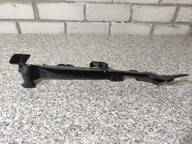 Заглушка жабо збоку 83A821170A VAG