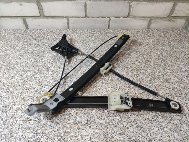 Склопідйомник з електродвигуном 83A837461 VAG