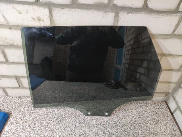 Скло задньої двері лівої 83A845205A VAG