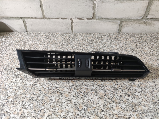 Решітка повітропровода 83B8209036PS VAG