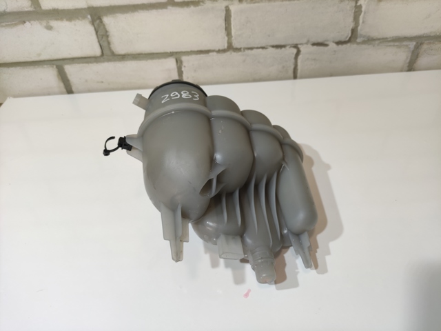 Водяний бачок системи охолодження 8W0121405K VAG