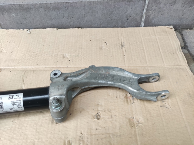 Вилка нижня амортизатора переднього, ліва 8W0413037G VAG