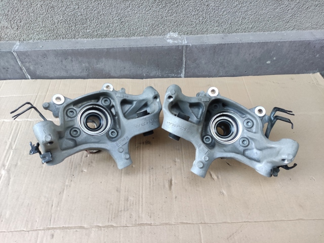 Кулак поворотний правий 8W0505432Q VAG
