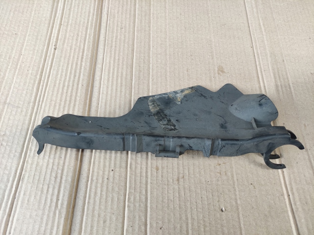 Захист заднього нижнього важеля 8W0505561A VAG