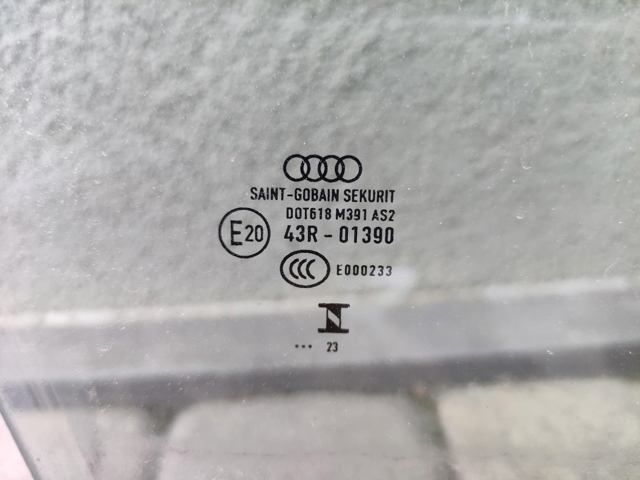 Скло передньої правої двері 8W0845202C VAG