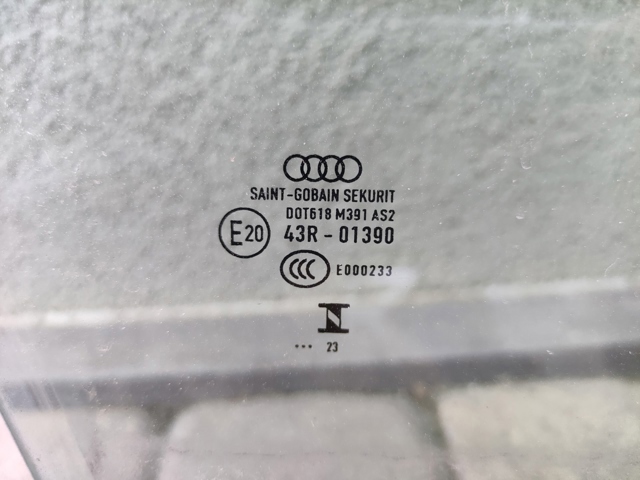 Скло передньої правої двері 8W0845202C VAG