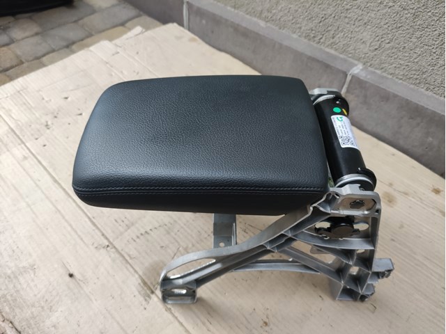 Кронштейн підлокітника 8W0864207H38M VAG