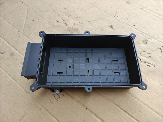 Скринька речової центральної консолі (підлокітника) 8W08649816PS VAG