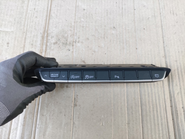Блок кнопок центральної консолі 8W0925301BC5PR VAG