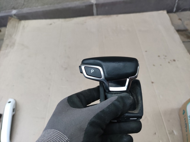 Ручка важеля коробки передач 8W1713140FIBR VAG