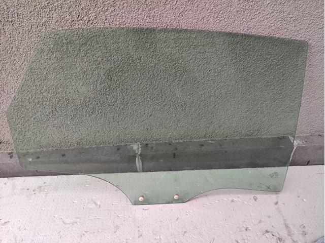 Скло задньої двері правої 8W5845206 VAG
