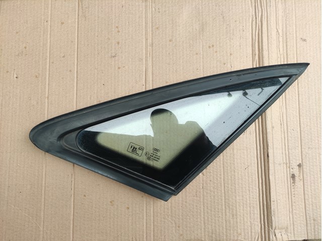 Стукло багажника, праве 8W5845300FNVB VAG