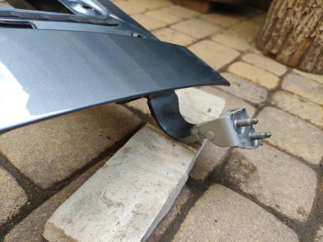 Петля задніх багажних, 3/5 -х дверей 8W8827299A VAG