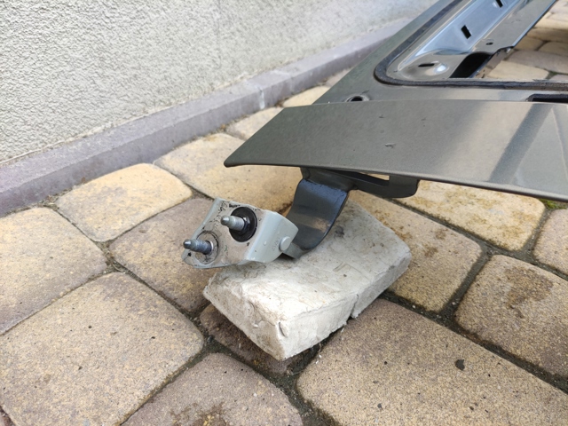 Петля багажника 8W8827300A VAG