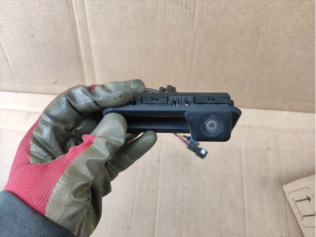 Камера заднього виду 8W8827566D VAG