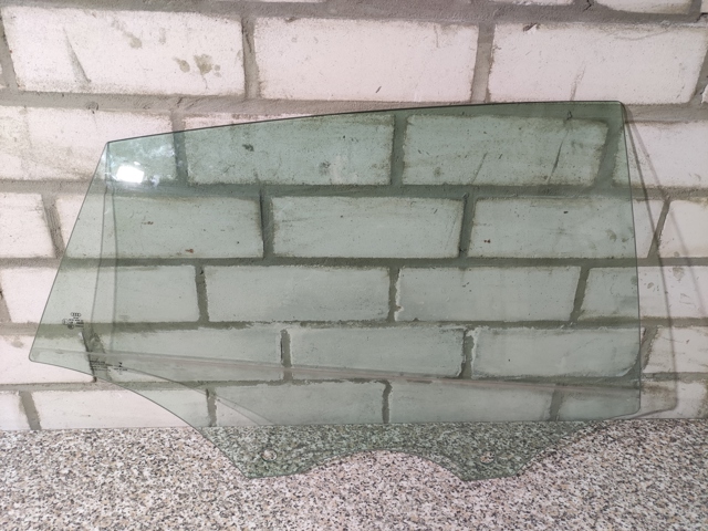 Скло заднє праве 8W8845206 VAG