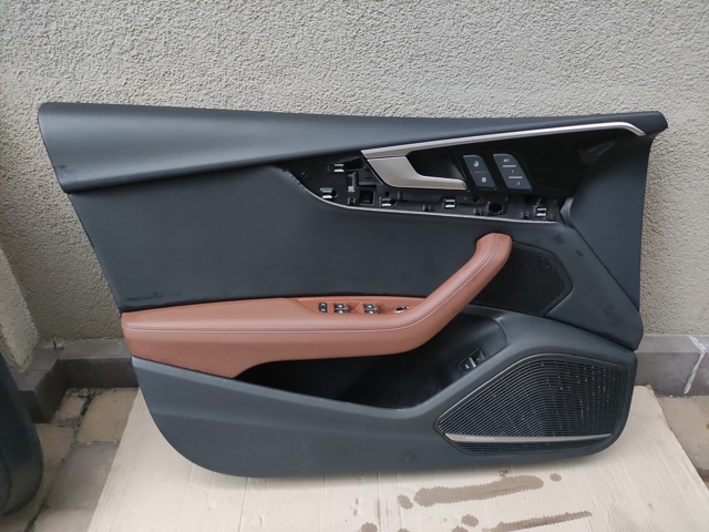 Картка задніх лівих дверей 8W8867103ACWFA VAG