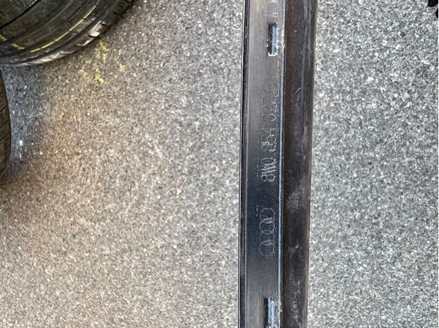 Молдинг вітрового скла лівий 8W0854327C VAG