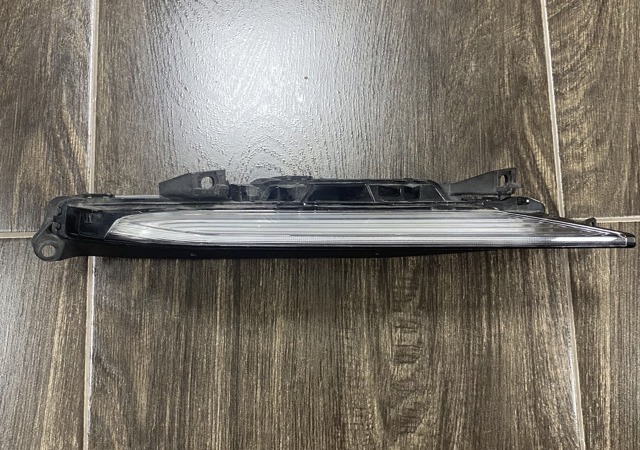 Поворотник правий 95B953042B PORSCHE