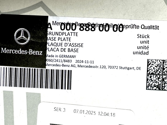 Кронштейн емблеми решітки радіатора A0008880000 MERCEDES