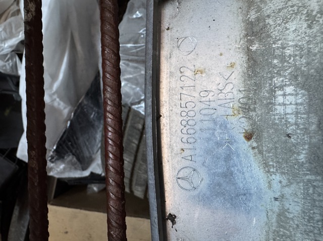 Молдинг бампера переднього, центральний A1668857122 MERCEDES