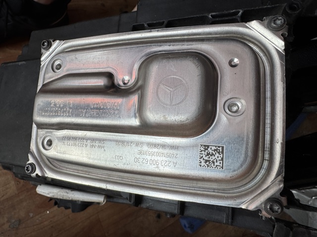 Модуль керування (ЕБУ)  адаптивного освітлення правої фари A2239006230 MERCEDES