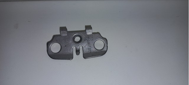 Кріплення бампера 8W0807277 VAG