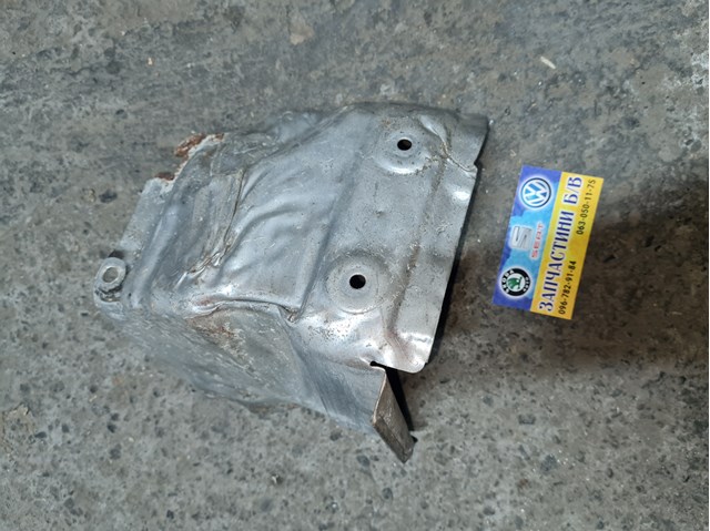 Кришка випускного колектора 03D253235H VAG