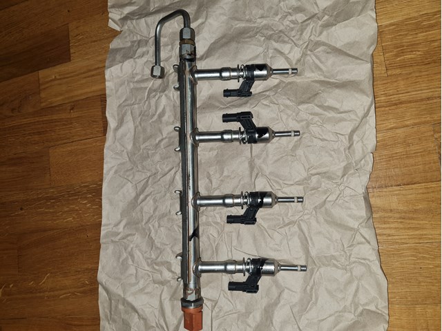 Розподільник палива 03F133320C VAG