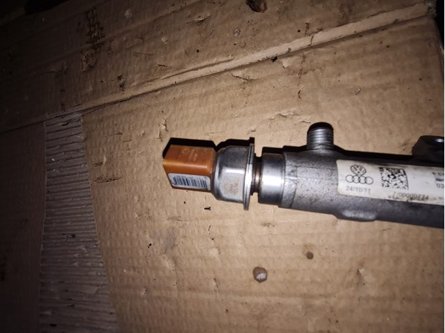 Датчик тиску палива 03L906054A VAG