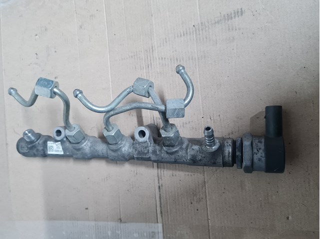 Регулятор тиску палива в паливній рейці Ауді А3