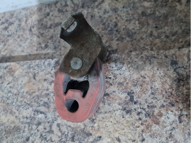 Подушка кріплення глушника 1H0253147B VAG