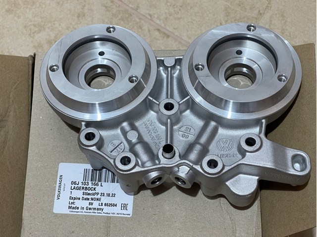 Передня кришка головки блока циліндрів (ГБЦ) 06L103144F VAG