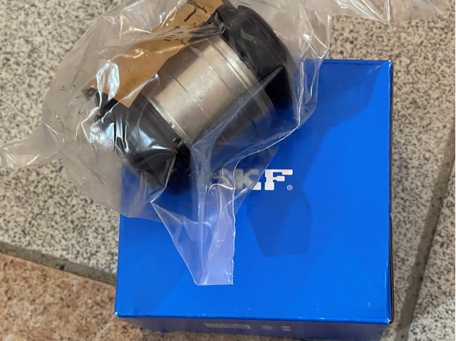 Цапфа поворотного кулака 104441100G TESLA