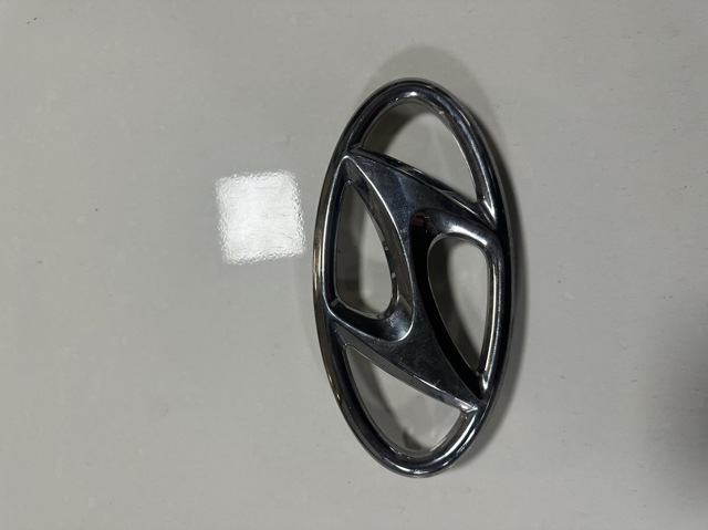 Емблема решітки радіатора 86354J9000 HYUNDAI