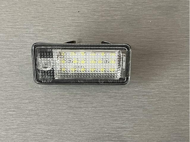 Ліхтар підсвічування заднього номерного знака 8E0943021B VAG