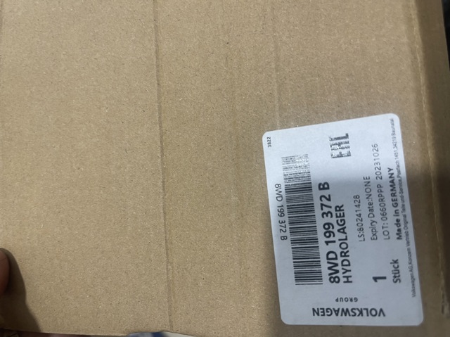 Права подушка мотора 8W0199372BD VAG