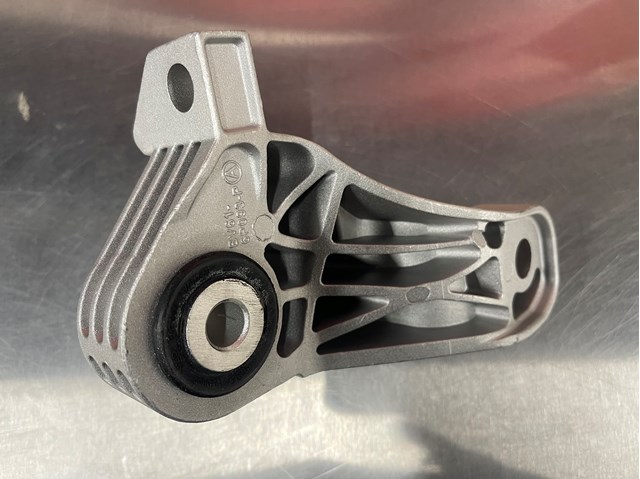 Балка кріплення коробки передач BV6Z6E042C FORD