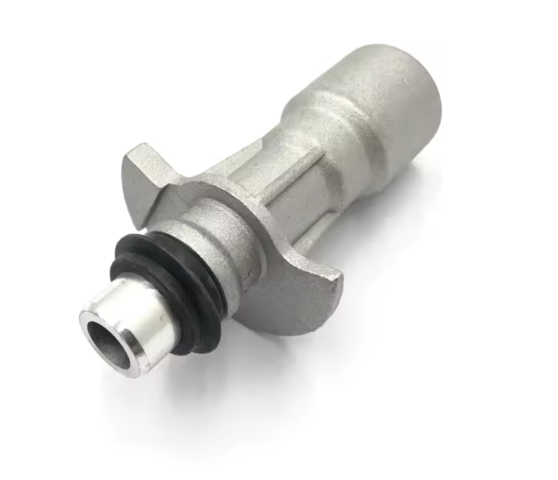 Патрубок системи охолодження LR028136 LAND ROVER