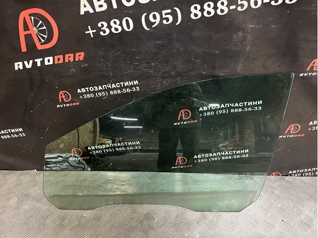 Скло водійських дверей 1342624 FORD