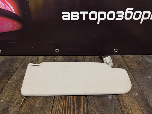 Козирок протисонячний 1K0857551 VAG