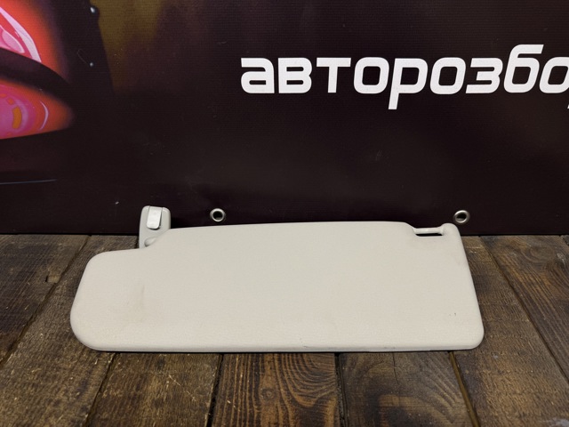 Козирок Фольксваген Гольф 5